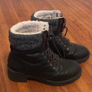 Black combat winter boot